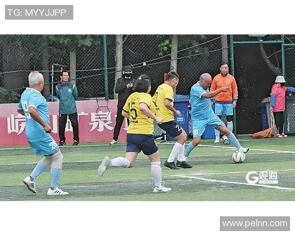 热爱少林足球的足球明星们如何在绿茵场上展现独特魅力与风采